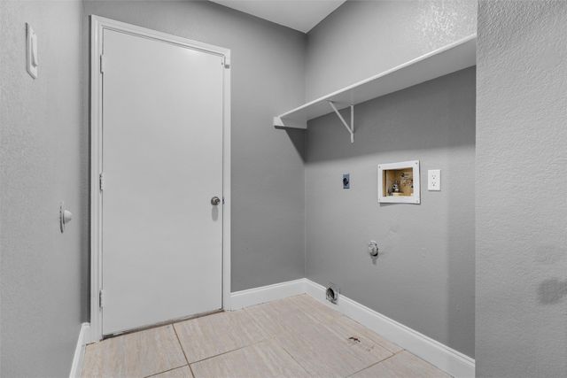 2401 Bennington Drive, Arlington, TX 76018