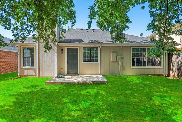 2401 Bennington Drive, Arlington, TX 76018