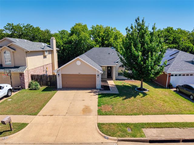 2401 Bennington Drive, Arlington, TX 76018