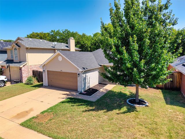 2401 Bennington Drive, Arlington, TX 76018