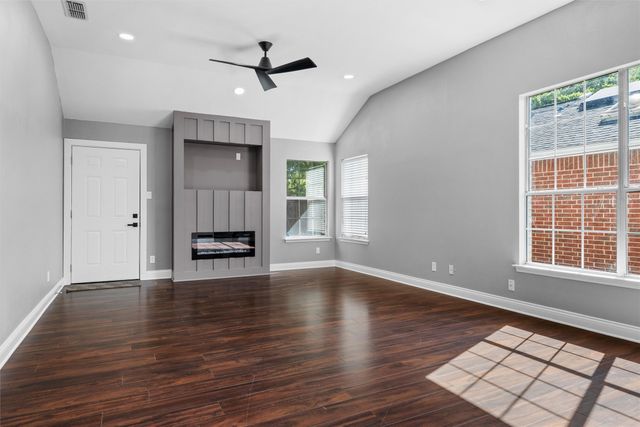 2401 Bennington Drive, Arlington, TX 76018