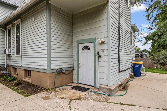 102 S Liberty Street 3, Elgin, IL 60120