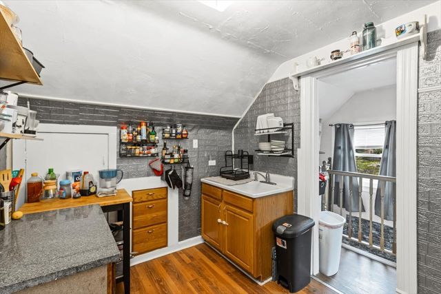 102 S Liberty Street 3, Elgin, IL 60120