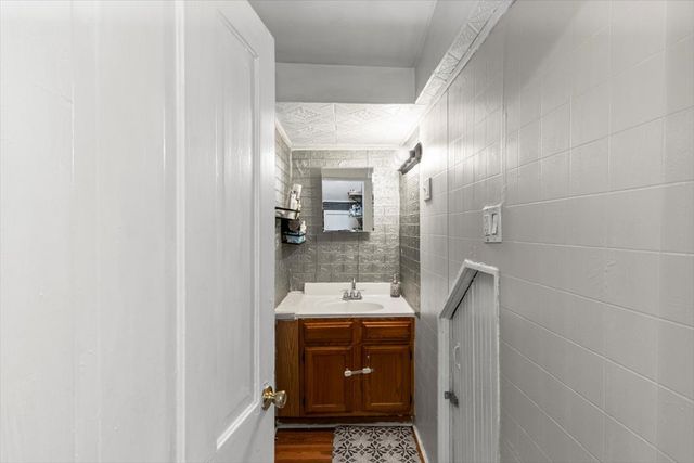 102 S Liberty Street 3, Elgin, IL 60120