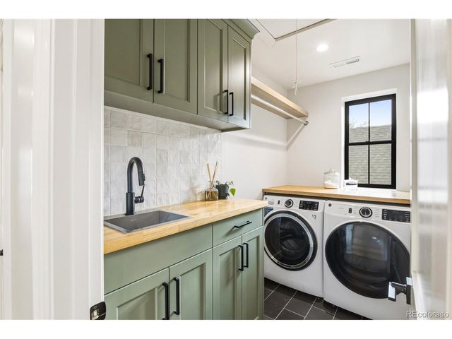 3364 W Moncrieff Pl, Denver, CO 80211