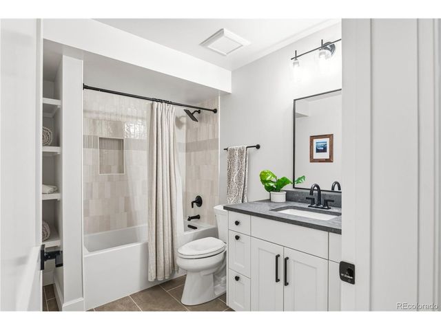 3364 W Moncrieff Pl, Denver, CO 80211