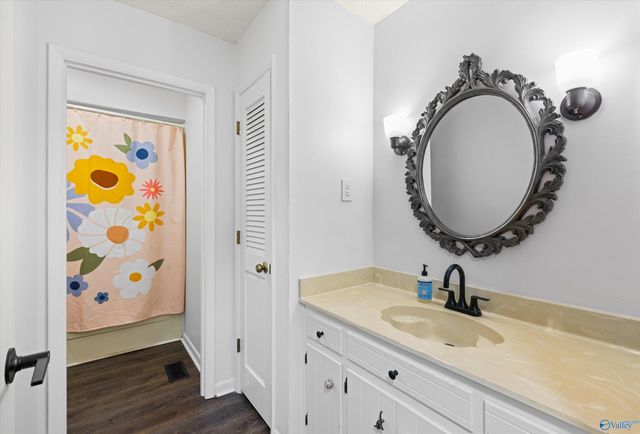 15209 Clodessa Drive, Athens, AL 35611