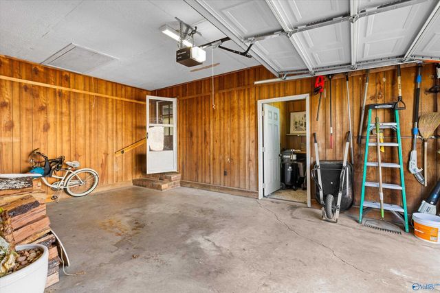 15209 Clodessa Drive, Athens, AL 35611