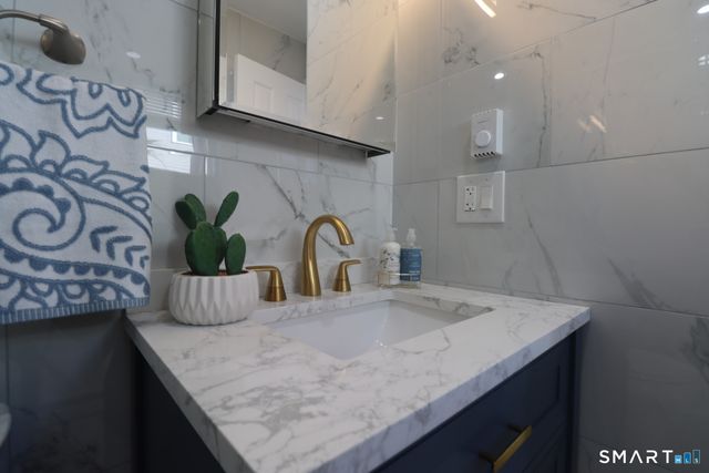 198 Montauk Avenue, New London, CT 06320