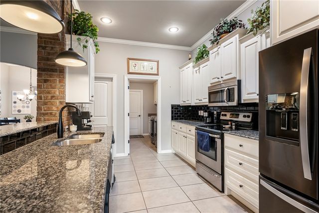 202 W Hayden Boulevard, Rogers, AR 72756