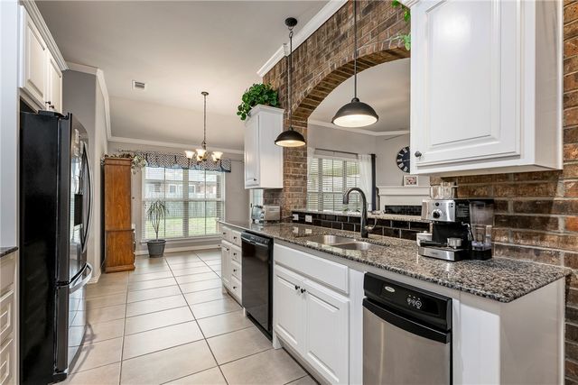 202 W Hayden Boulevard, Rogers, AR 72756