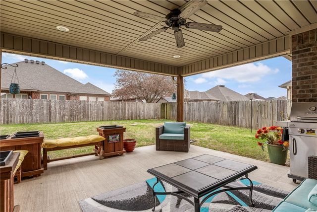 202 W Hayden Boulevard, Rogers, AR 72756