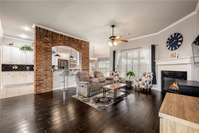 202 W Hayden Boulevard, Rogers, AR 72756