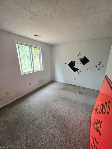 145 Alaric DR, Hampton, VA 23664