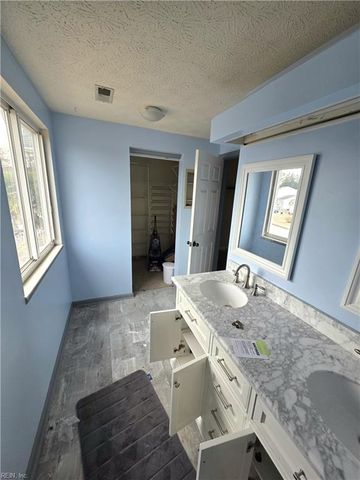 145 Alaric DR, Hampton, VA 23664