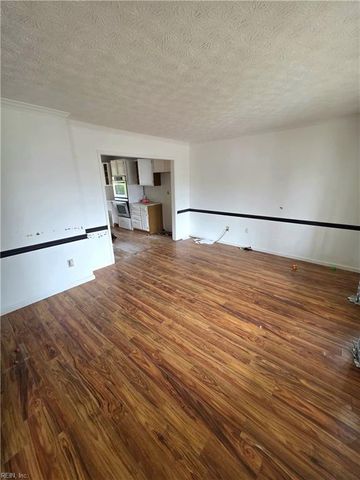 145 Alaric DR, Hampton, VA 23664