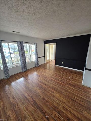 145 Alaric DR, Hampton, VA 23664