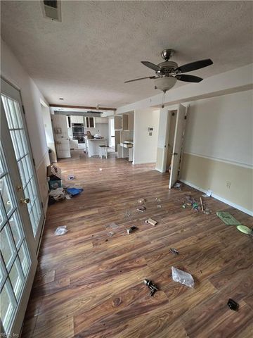 145 Alaric DR, Hampton, VA 23664