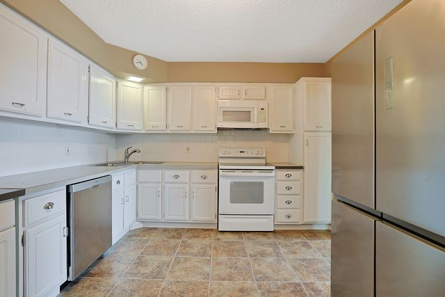 1501 Woodbridge Road 3E, Joliet, IL 60436