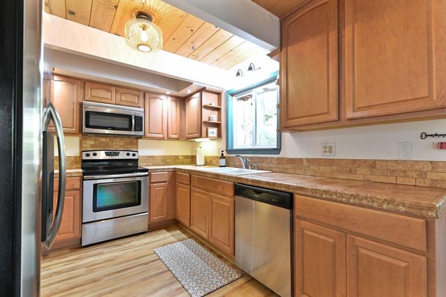 2816 Pine Knoll Dr, Arnold, CA 95223