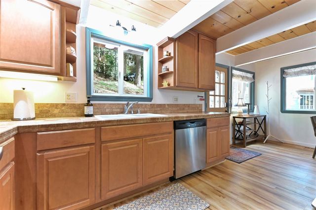 2816 Pine Knoll Dr, Arnold, CA 95223