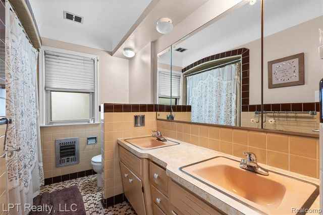 30605 Champine Street, Saint Clair Shores, MI 48082