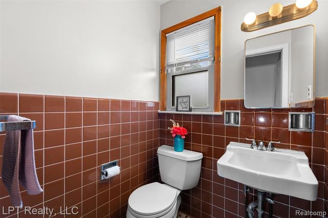 30605 Champine Street, Saint Clair Shores, MI 48082