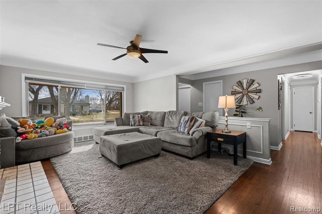 30605 Champine Street, Saint Clair Shores, MI 48082