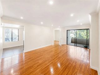 5009 Woodman 202, Sherman Oaks, CA 91423
