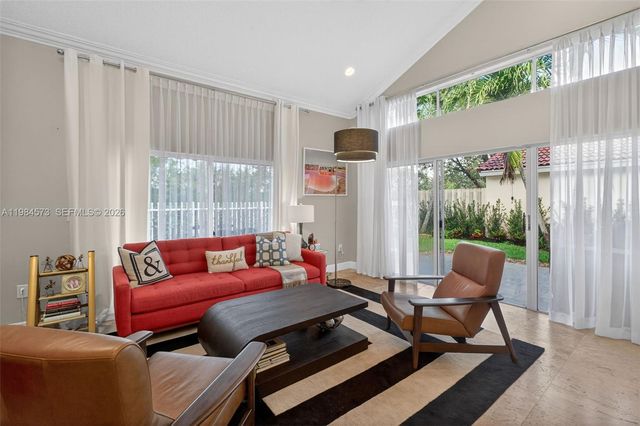 1860 Sweetbay Way, Hollywood, FL 33019