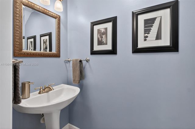 1860 Sweetbay Way, Hollywood, FL 33019