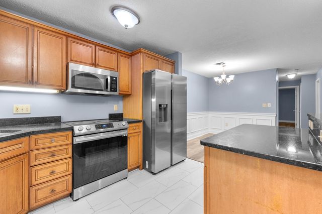750 Brookside Dr D, Andover, MA 01810