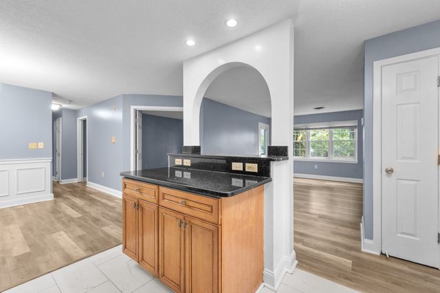 750 Brookside Dr D, Andover, MA 01810