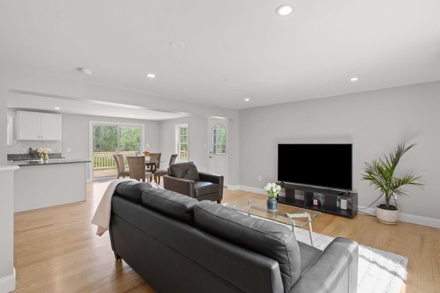 74 Little River Road, Kingston, NH 03848