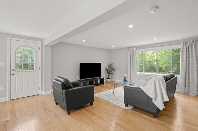 74 Little River Road, Kingston, NH 03848
