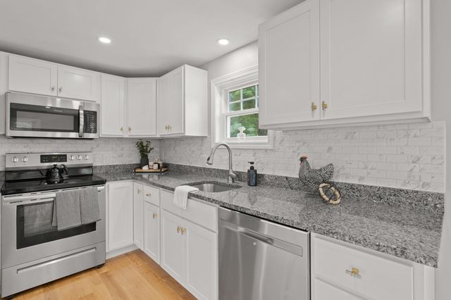 74 Little River Road, Kingston, NH 03848