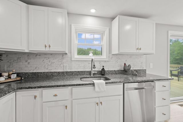 74 Little River Road, Kingston, NH 03848