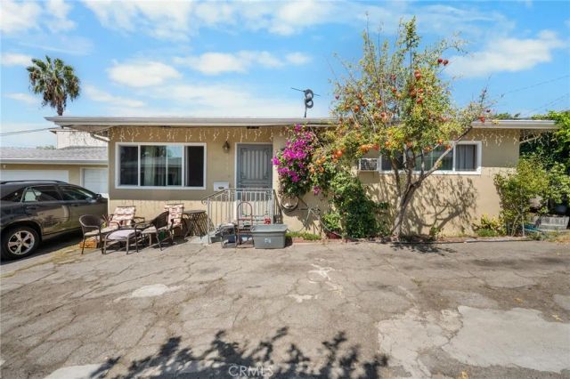 1717 Atchison, Pasadena, CA 91104