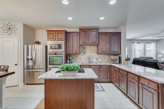 15121 Seventeen Lakes Boulevard, Fort Worth, TX 76262