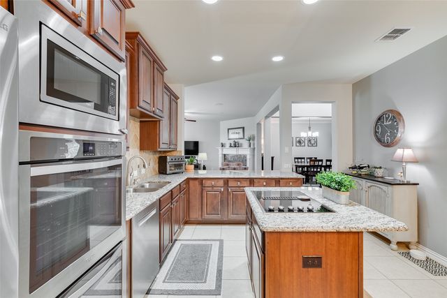 15121 Seventeen Lakes Boulevard, Fort Worth, TX 76262