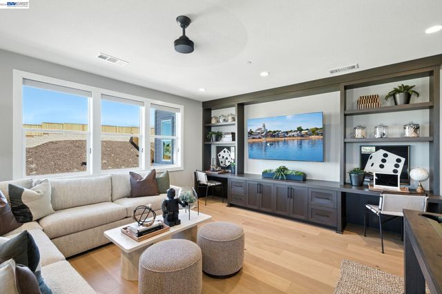 1658 Wren Street, Dublin, CA 94568