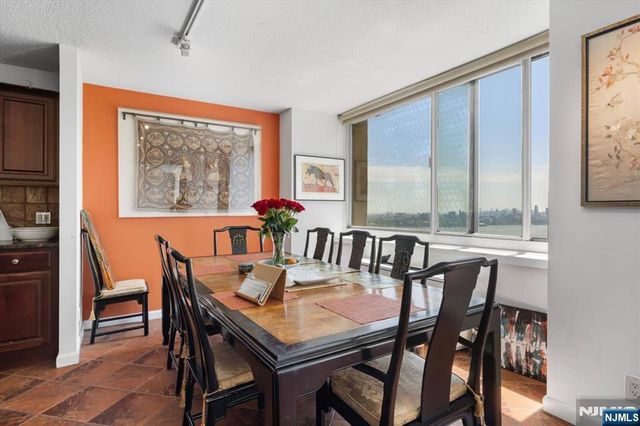 200 Old Palisade Road 5E, Fort Lee, NJ 07024