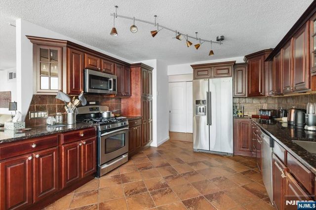 200 Old Palisade Road 5E, Fort Lee, NJ 07024