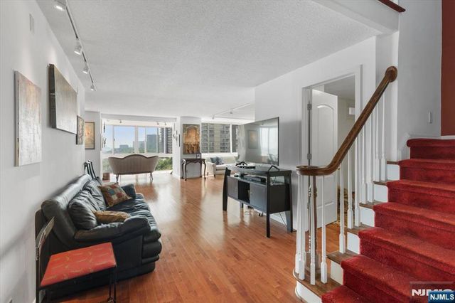 200 Old Palisade Road 5E, Fort Lee, NJ 07024