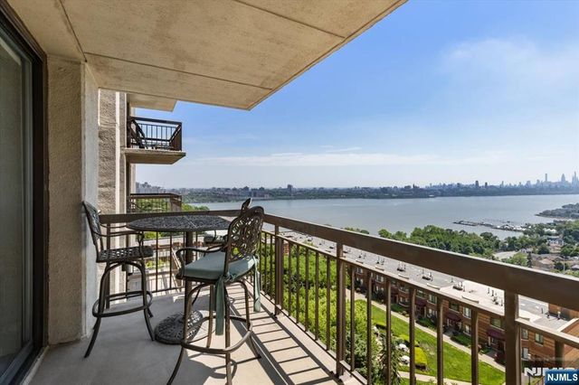 200 Old Palisade Road 5E, Fort Lee, NJ 07024