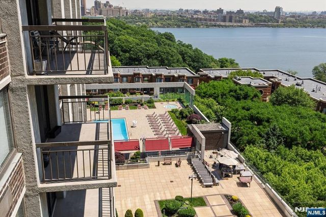 200 Old Palisade Road 5E, Fort Lee, NJ 07024
