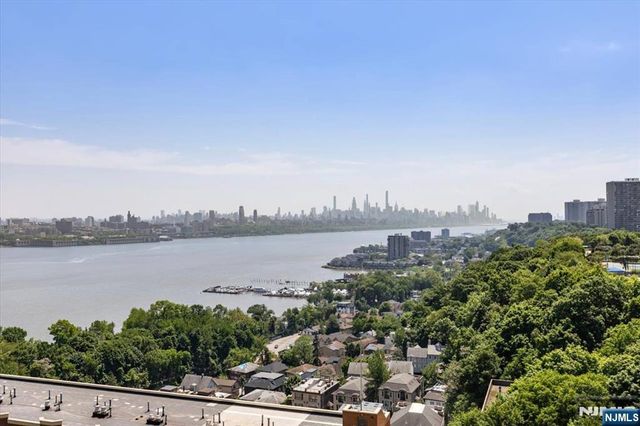 200 Old Palisade Road 5E, Fort Lee, NJ 07024