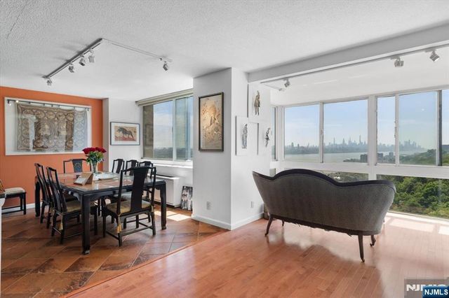 200 Old Palisade Road 5E, Fort Lee, NJ 07024
