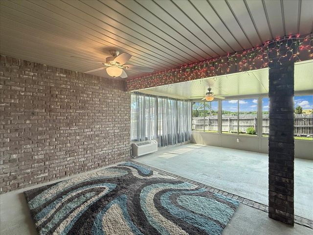 8296 Randall Drive, Navarre, FL 32566