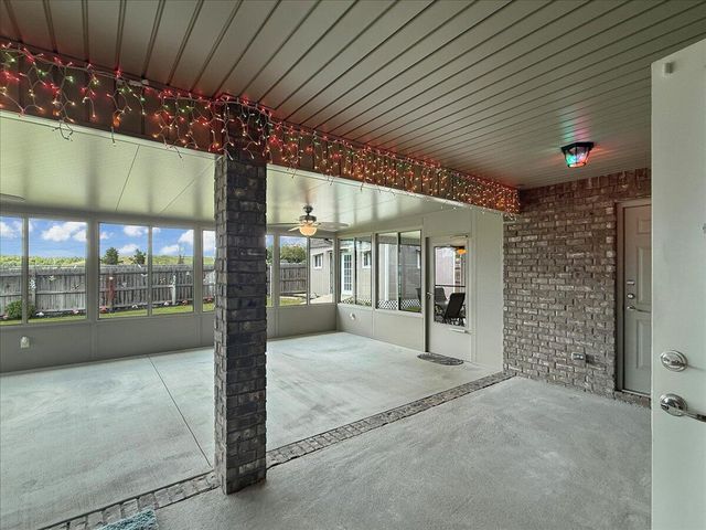 8296 Randall Drive, Navarre, FL 32566